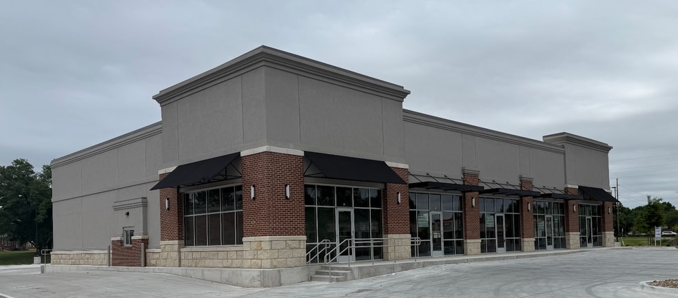 1530 S Oliver Ave, Wichita, KS for lease - Building Photo - Image 1 of 2