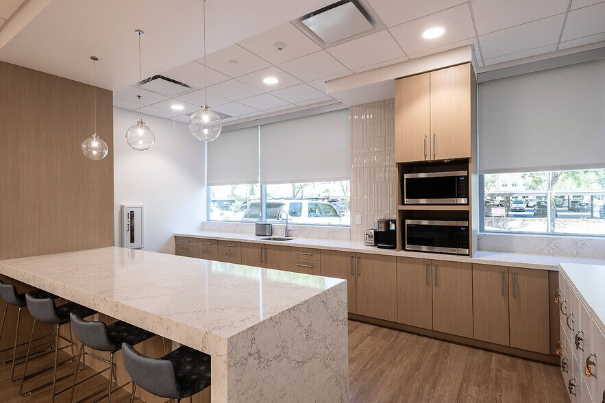 19810 N 7th Ave, Phoenix, AZ for sale - Interior Photo - Image 3 of 10