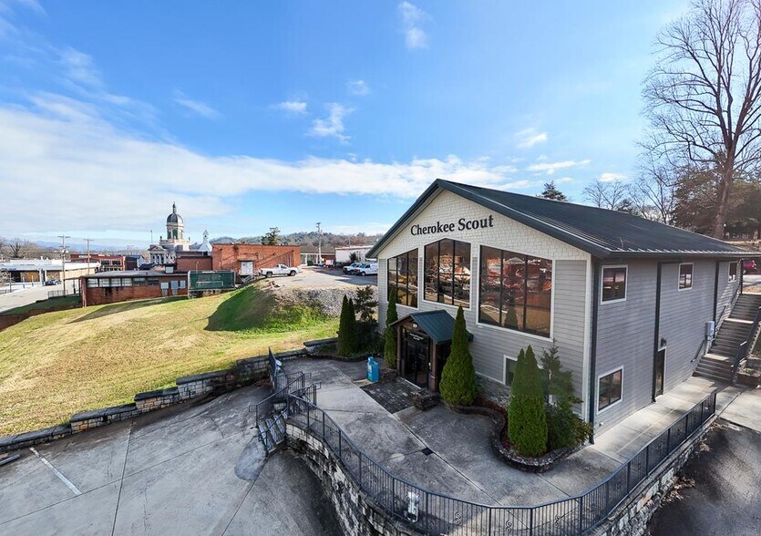 89 Sycamore St, Murphy, NC à vendre - Photo principale - Image 1 de 20