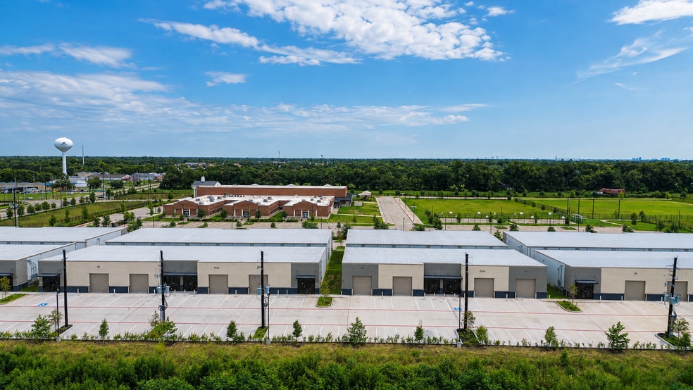 1006 FM 359 Rd, Richmond, TX for lease - Building Photo - Image 2 of 5