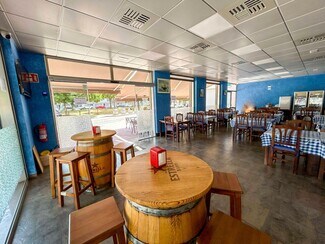 Plus de détails pour Multi-résidentiel à vendre
