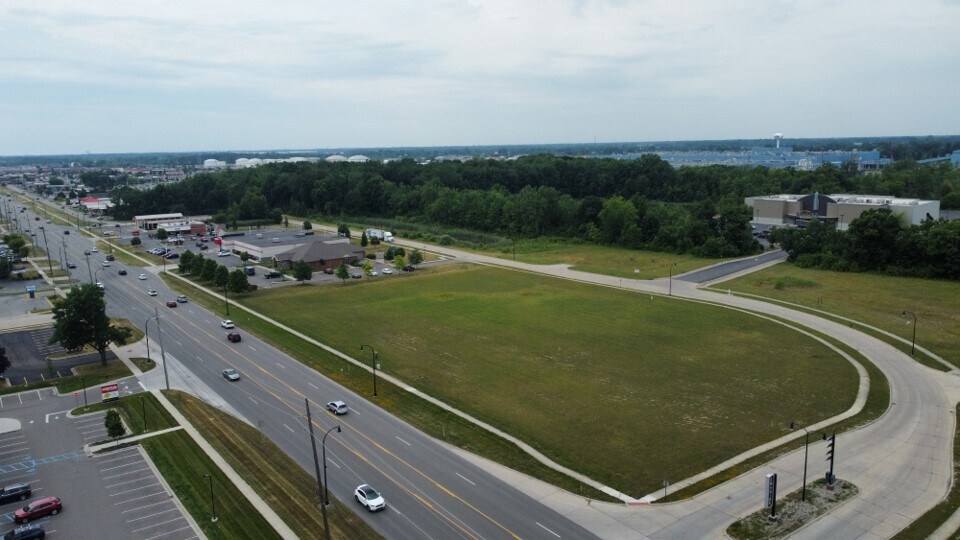 21500 Allen Rd, Woodhaven, MI for lease Building Photo- Image 1 of 4