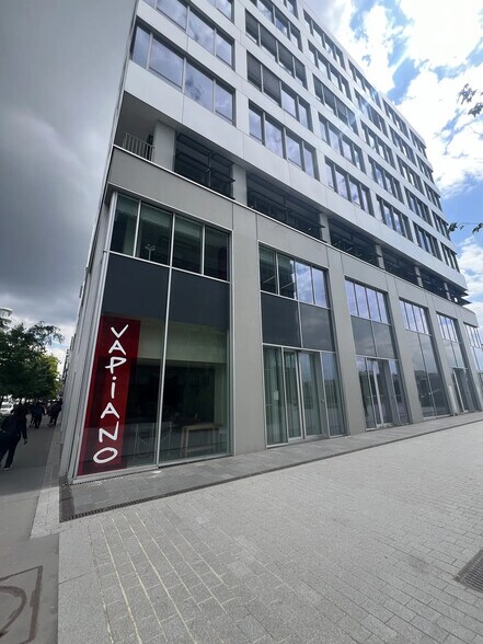 Retail in Paris for lease - Building Photo - Image 2 of 3