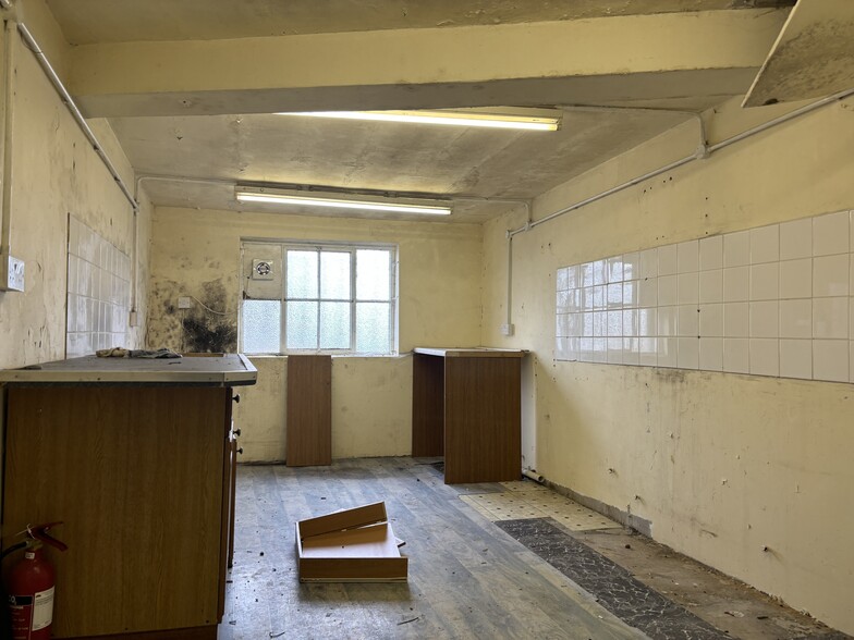 18 Main St, Kinglassie for lease - Building Photo - Image 3 of 3