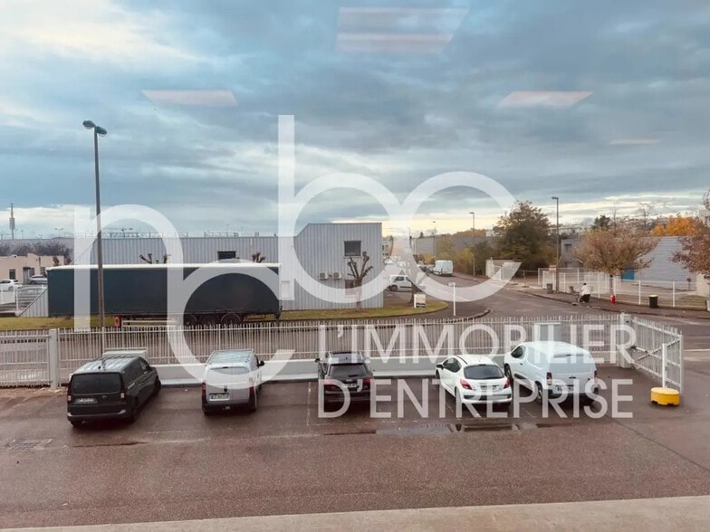 Flex in Vaulx-en-Velin for lease - Building Photo - Image 3 of 12