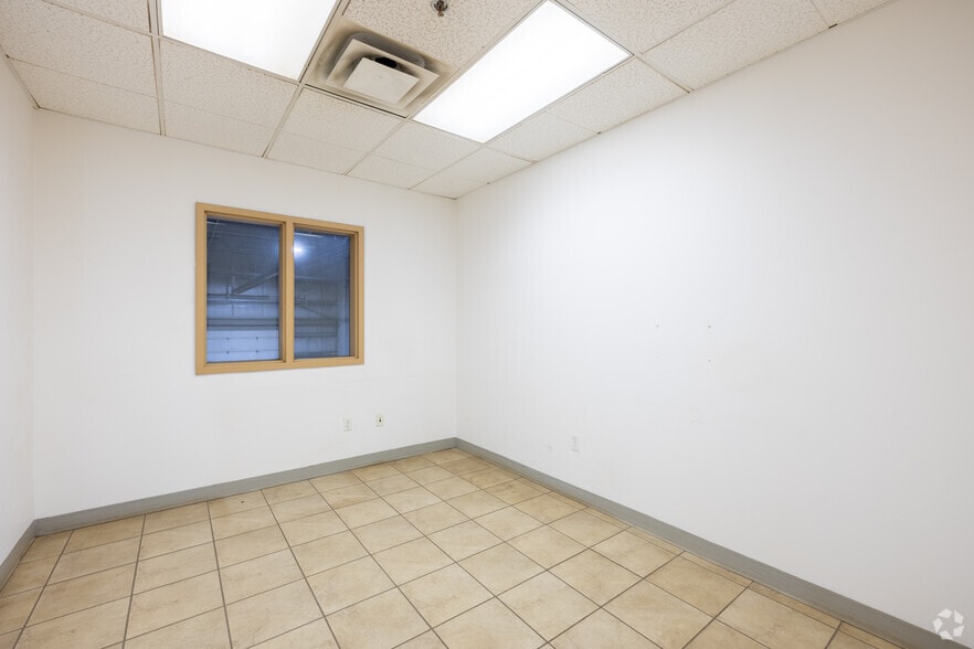 8800 Venture Av SE, Calgary, AB à louer - Photo intérieure - Image 2 de 22