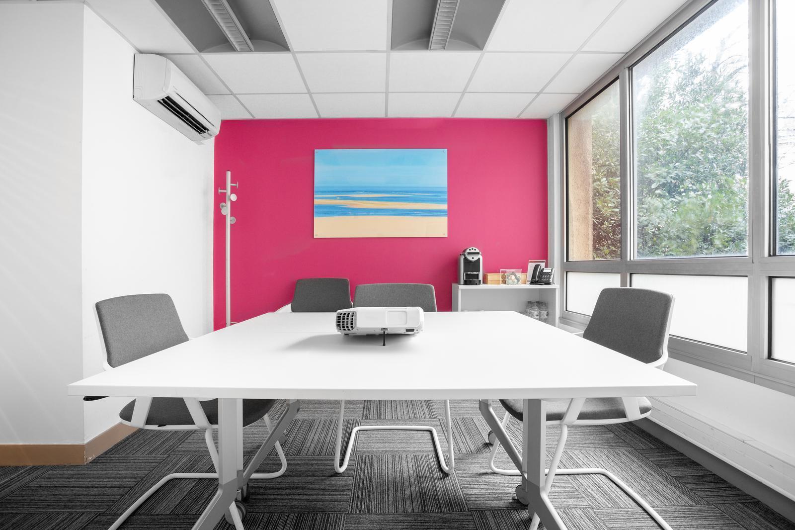 81 Boulevard Pierre 1er, Le Bouscat for lease Interior Photo- Image 1 of 17