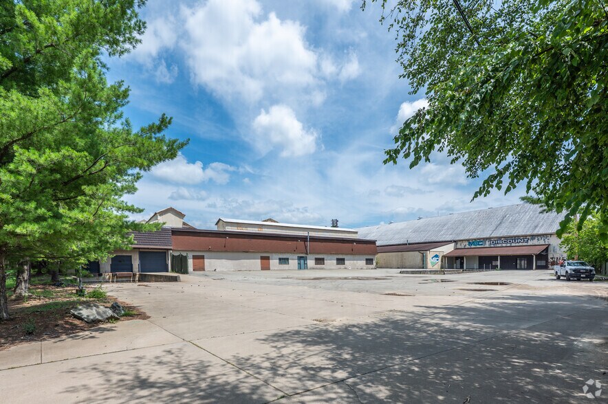 252-260 S College St, Washington, PA à vendre - Photo du bâtiment - Image 3 de 7