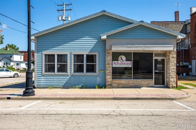 Plus de détails pour 111 W Kirkham St, Litchfield, IL - Soins de santé à vendre