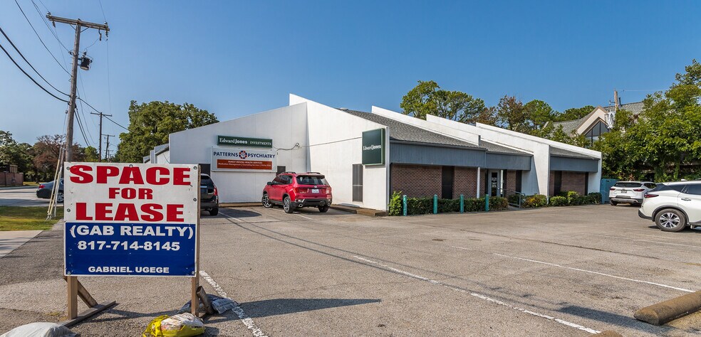 2900 W Park Row Dr, Pantego, TX à vendre - Photo du bâtiment - Image 2 de 24