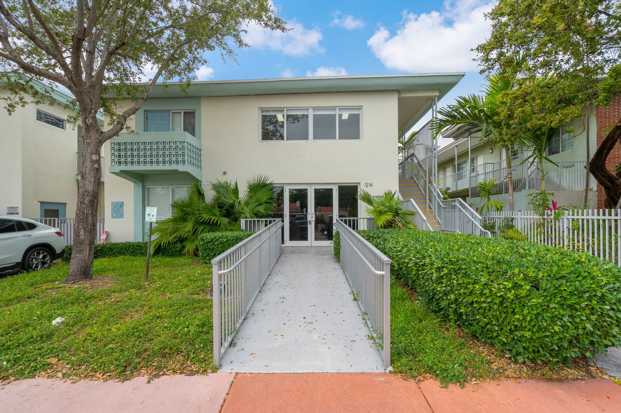 1214 Alton Rd, Miami Beach, FL à louer Photo du bâtiment- Image 1 de 55
