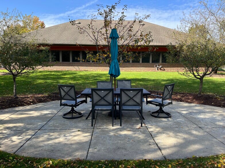 5770 Nimtz Pky, South Bend, IN à louer - Photo du bâtiment - Image 2 de 15