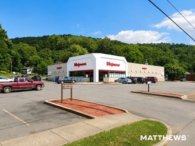 109 E Main St, Mannington, WV à vendre - Photo du bâtiment - Image 2 de 3
