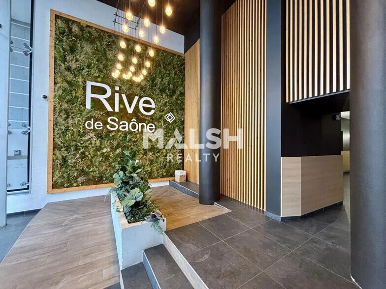 Office in Lyon for sale - Lobby - Image 2 of 8