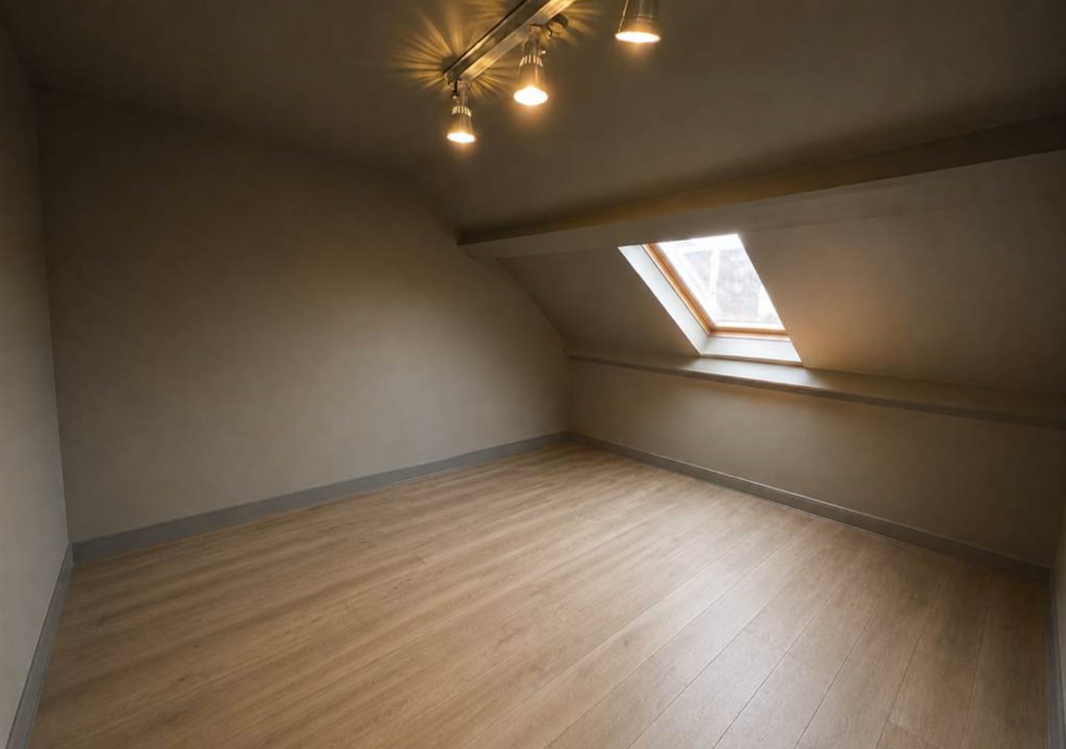 100 Lisburn Rd, Belfast for lease Interior Photo- Image 1 of 3