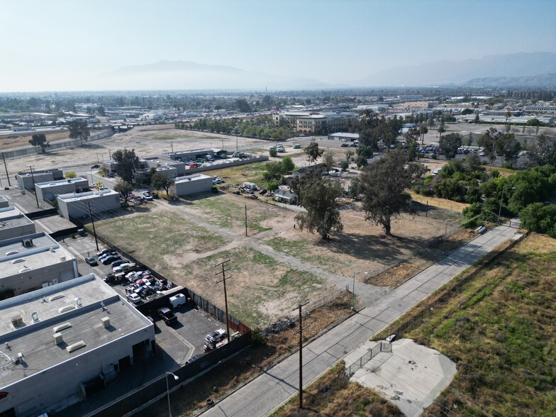 451 S Berkeley Ave, San Bernardino, CA à louer - Photo du bâtiment - Image 3 de 8