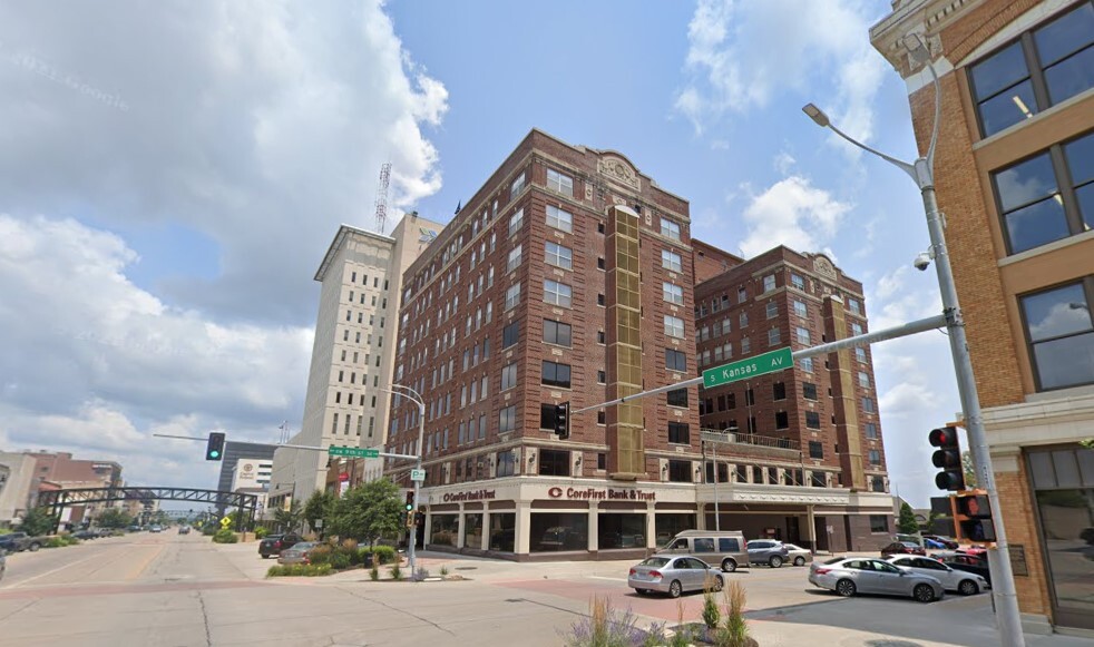 100 SE 9th St, Topeka, KS for lease - Building Photo - Image 1 of 6