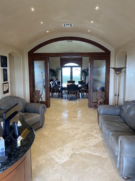 248 Addie Roy Rd, Austin, TX for sale - Interior Photo - Image 2 of 18