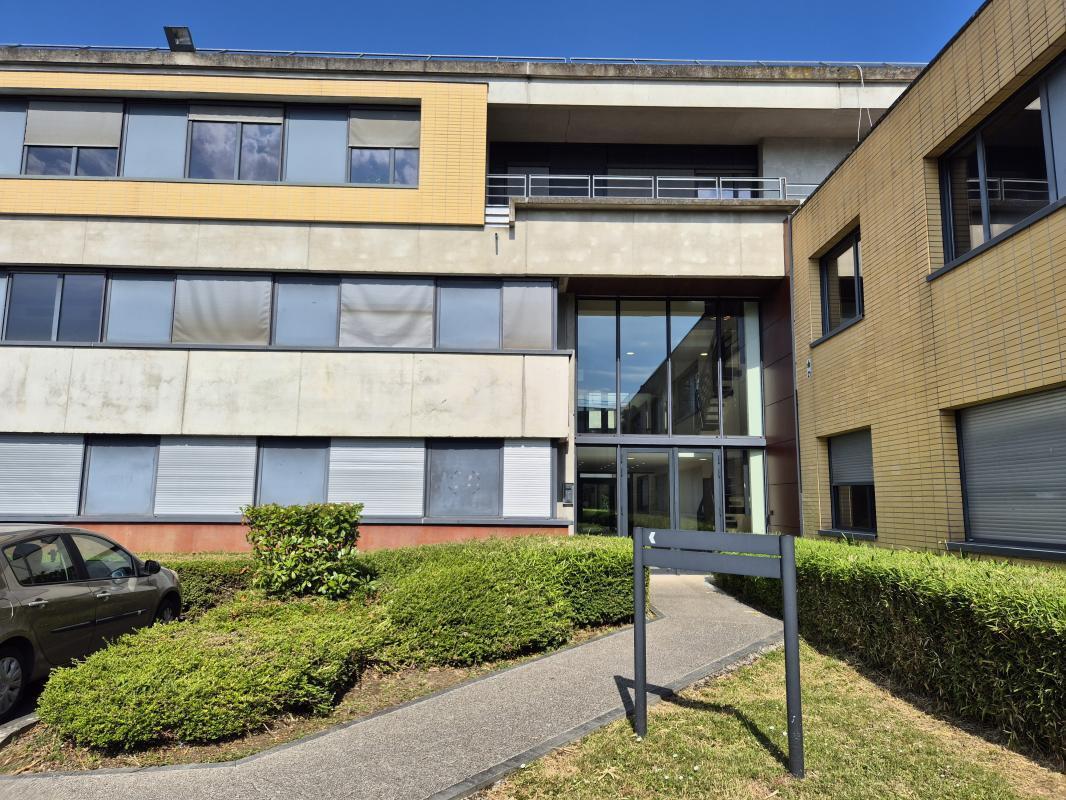 Bureau dans Champs-sur-Marne à louer Photo du bâtiment- Image 1 de 6