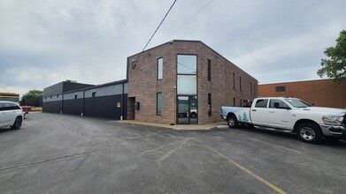 2045 Astor Crt, Tecumseh, ON for lease Building Photo- Image 1 of 23