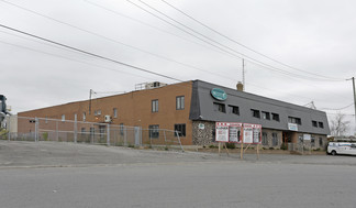 Plus de détails pour 4025 Boul Leman, Laval, QC - Industriel à vendre