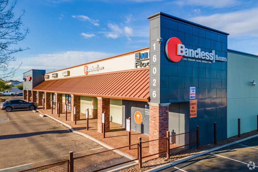 16026 N Cave Creek Rd, Phoenix, AZ à louer - Photo du bâtiment - Image 2 de 4