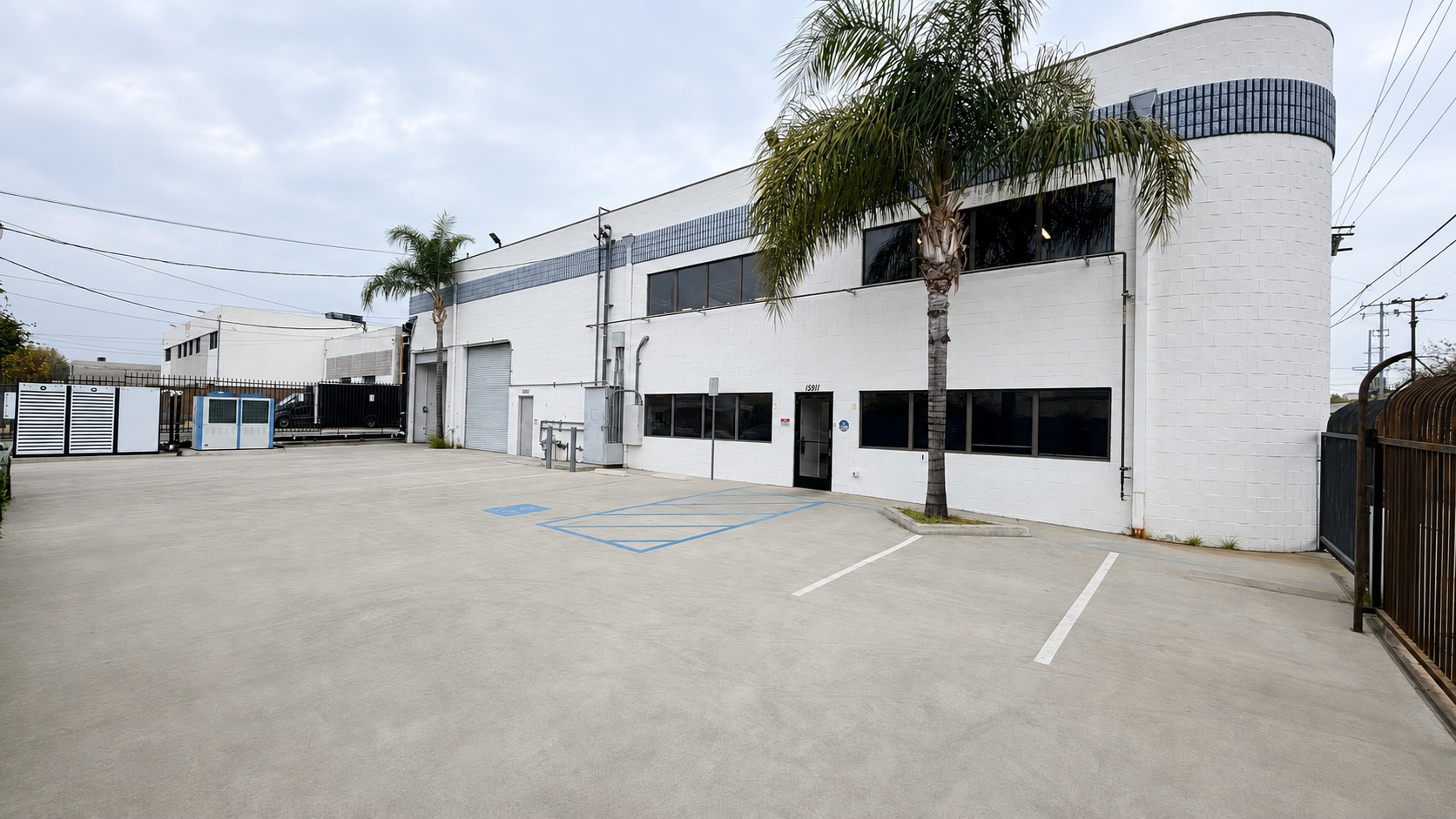 15911 Arminta St, Van Nuys, CA à vendre Photo du bâtiment- Image 1 de 14