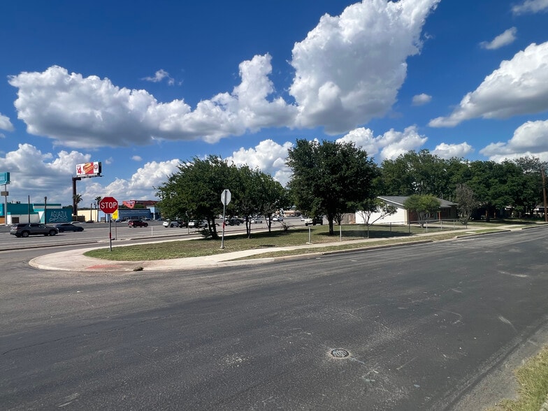 179 Marlena Dr, San Antonio, TX à vendre - Photo du bâtiment - Image 2 de 4