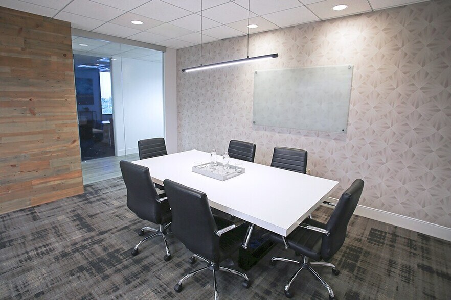 2600 W Olive Ave, Burbank, CA à louer - Photo principale - Image 2 de 9