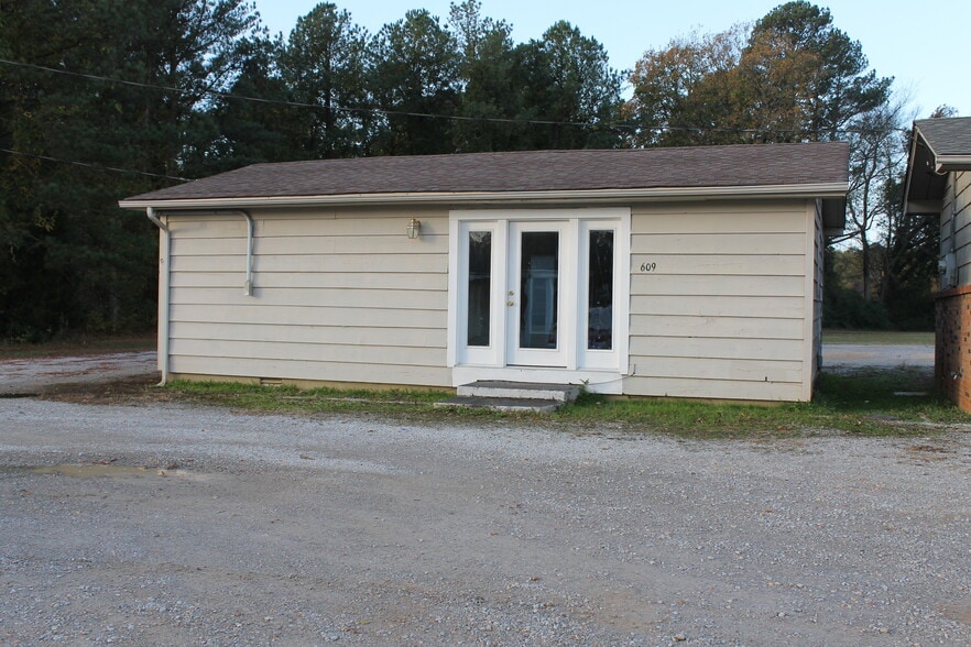 619 Constitution Dr, Iuka, MS for sale - Building Photo - Image 2 of 4