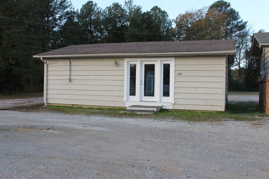 619 Constitution Dr, Iuka, MS à vendre - Photo du bâtiment - Image 2 de 4