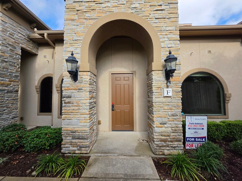 282 Ed English Dr, Shenandoah, TX for lease - Building Photo - Image 2 of 21