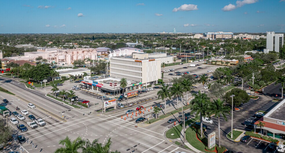 3325 Hollywood Blvd, Hollywood, FL à louer - Photo du bâtiment - Image 2 de 3