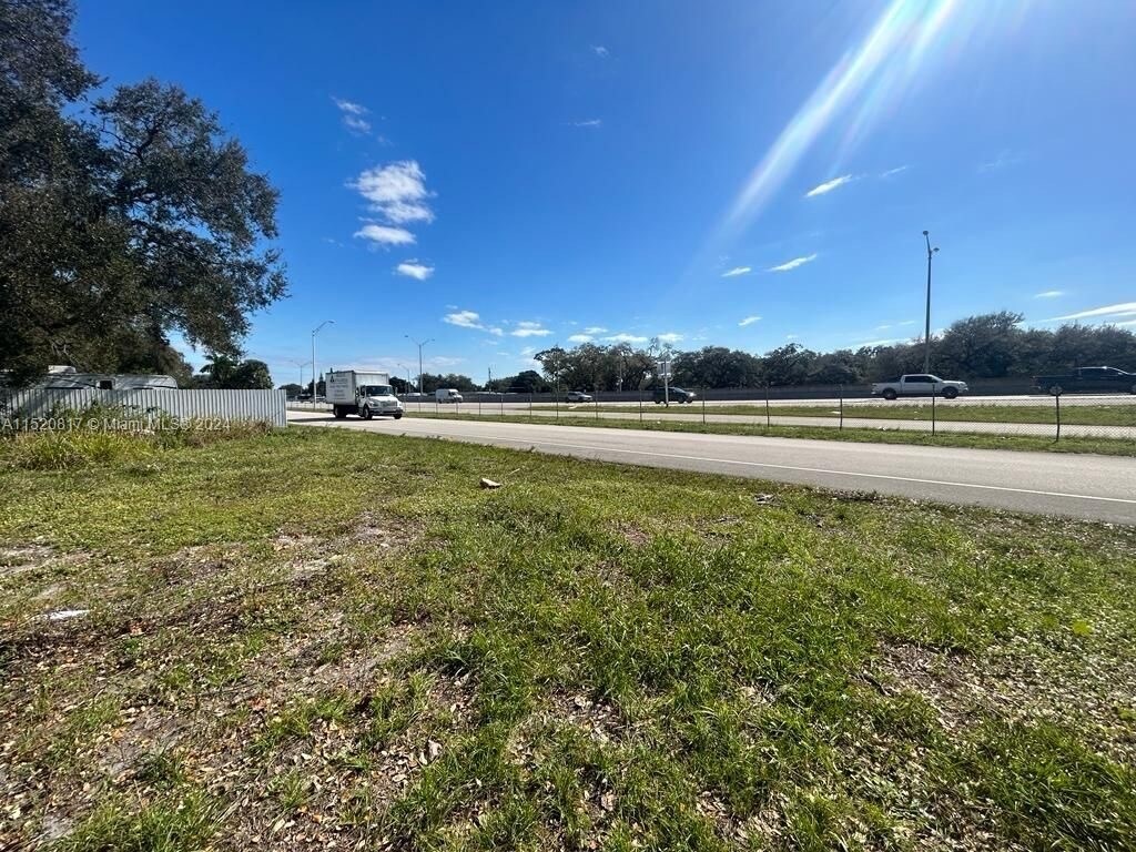2451 NW 167th St, Miami Gardens, FL for sale Primary Photo- Image 1 of 2