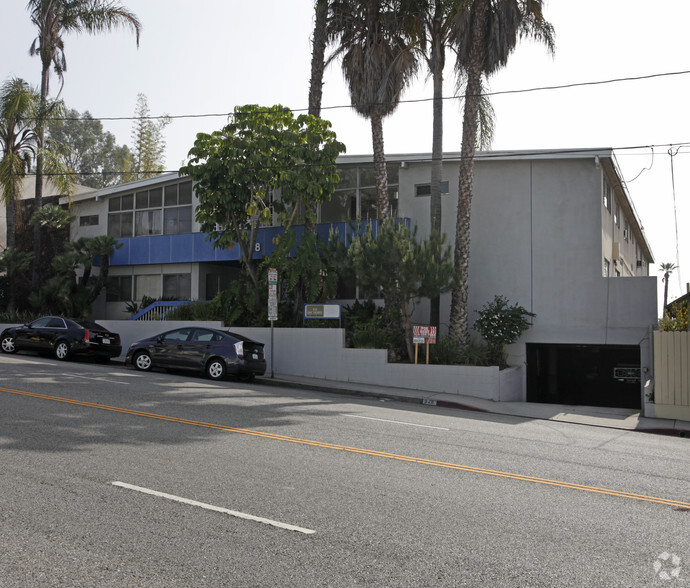 928 N San Vicente Blvd, West Hollywood, CA à vendre - Photo principale - Image 1 de 12