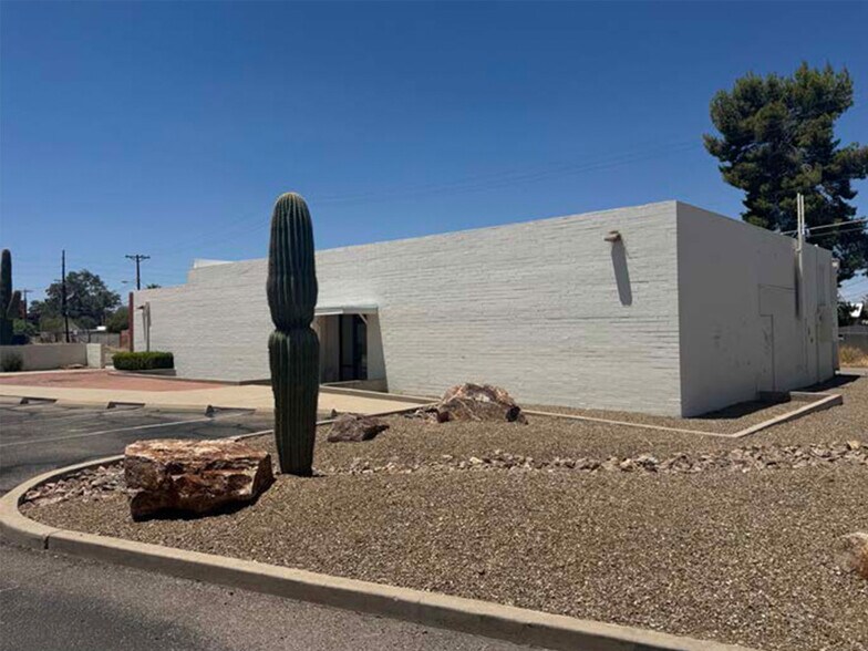 7001 E 21st St, Tucson, AZ à vendre - Photo du bâtiment - Image 2 de 5