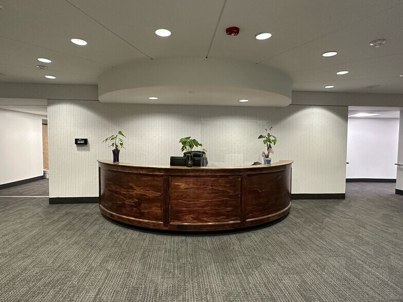 200 Old Country Rd, Mineola, NY à louer - Photo intérieure - Image 2 de 12