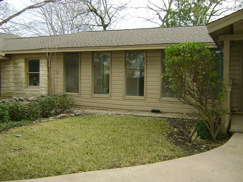 13170 Pond Springs Rd, Austin, TX for sale - Building Photo - Image 2 of 12