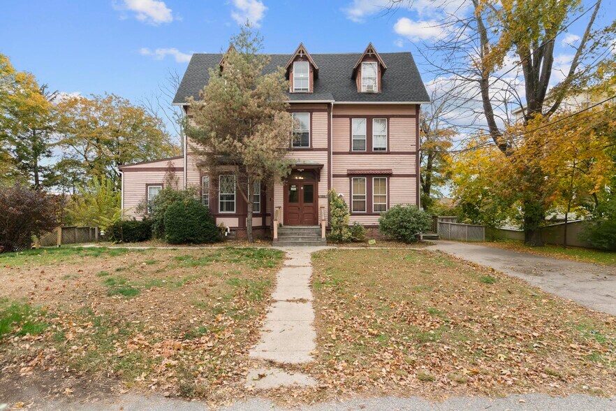 124 Washington St, Norwich, CT à vendre - Photo du bâtiment - Image 1 de 20