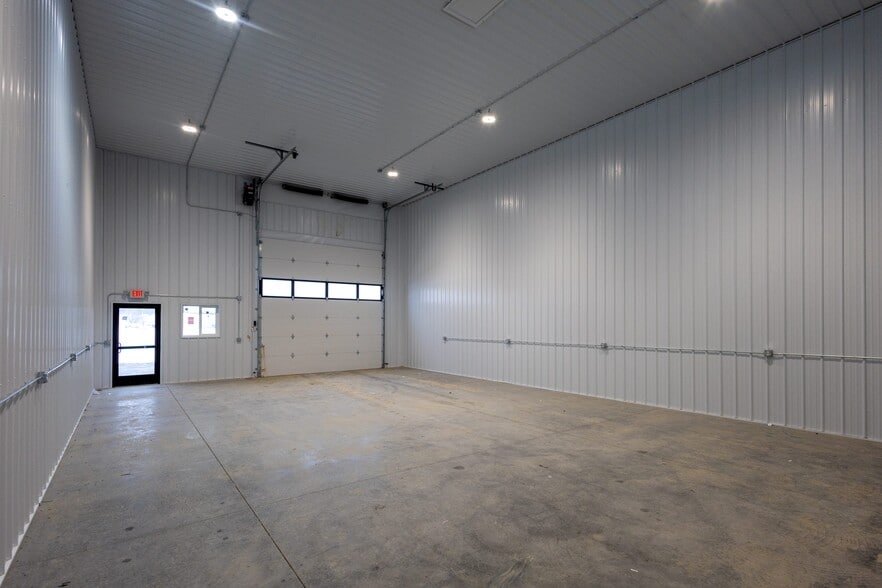 71 N Kings Chapel Dr, Troy, OH for lease - Interior Photo - Image 3 of 15