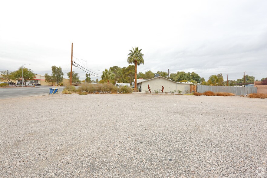 E Desert Inn W Of S Nellis Blvd, Las Vegas, NV à vendre - Photo du bâtiment - Image 3 de 4