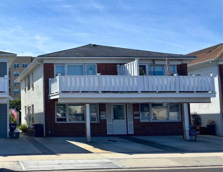 630-634 E Broadway, Long Beach, NY portefeuille de 2 propriétés à vendre sur LoopNet.ca - Photo principale - Image 2 de 3