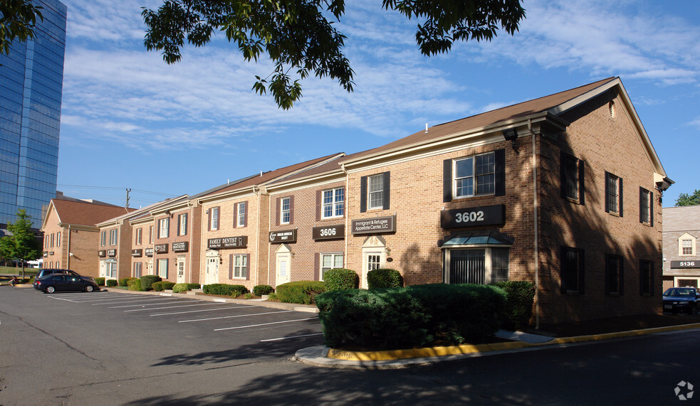 3602-3612 Forest Dr, Alexandria, VA à vendre - Photo principale - Image 1 de 1