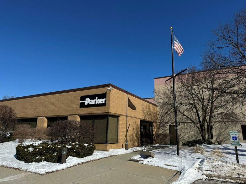 595 Schelter Rd, Lincolnshire, IL à vendre - Photo du bâtiment - Image 1 de 8