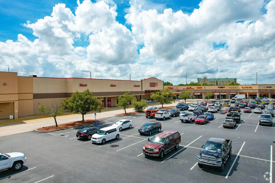 10017-10057 E Adamo Dr, Tampa, FL à louer - Photo du bâtiment - Image 3 de 3