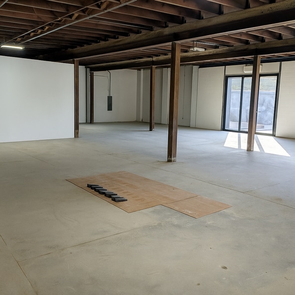 2111 W Clarendon St, Dallas, TX for lease - Building Photo - Image 3 of 6
