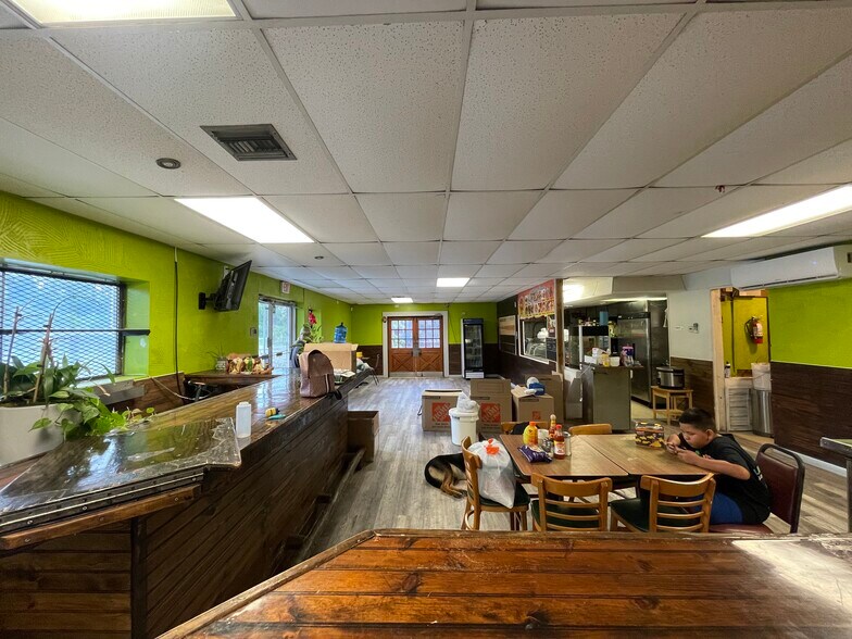 13490 Orange Ave, Fort Pierce, FL à louer - Photo intérieure - Image 3 de 23