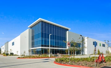 5757 Plaza Dr, Cypress, CA à louer Photo du bâtiment- Image 1 de 1