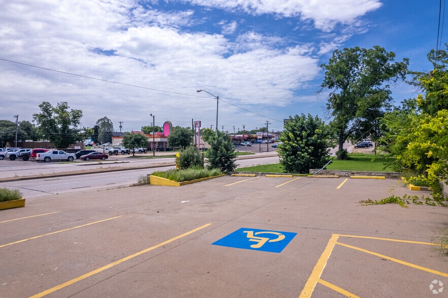 400 N 23rd St, Waco, TX à vendre - Photo du bâtiment - Image 2 de 16