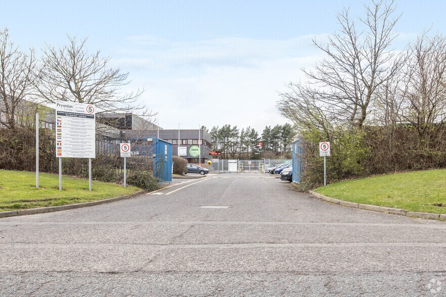 Crowther Rd, Washington à louer - Photo du bâtiment - Image 3 de 18